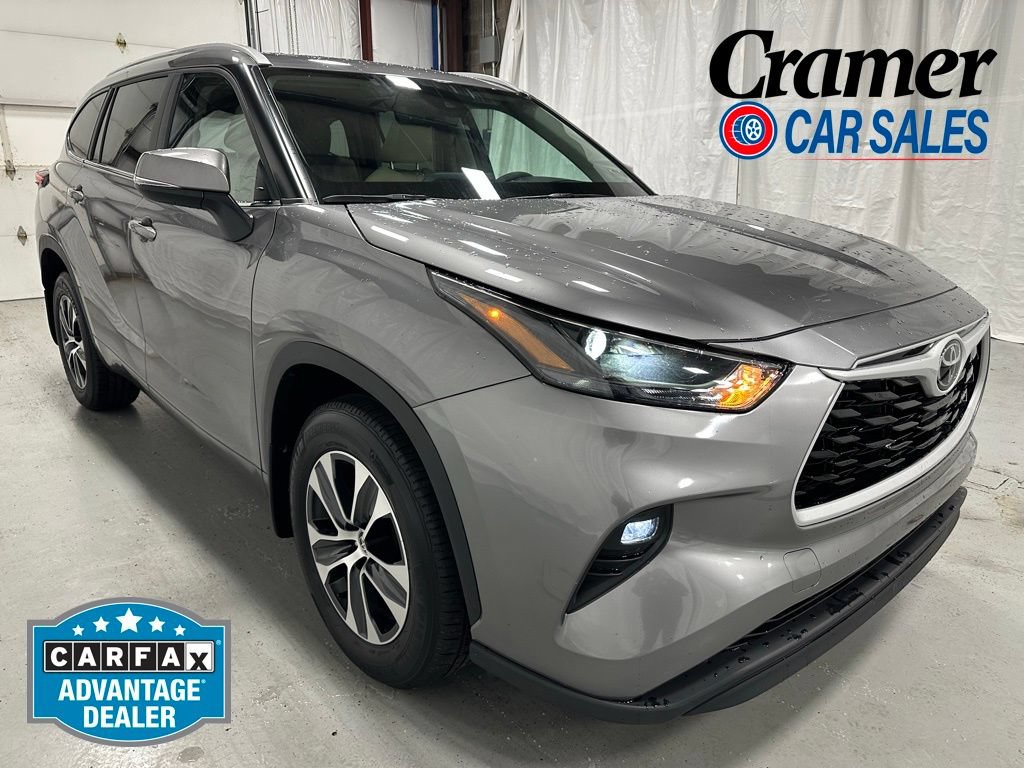 Used 2025 Toyota Highlander XLE AWD/4WD image 1