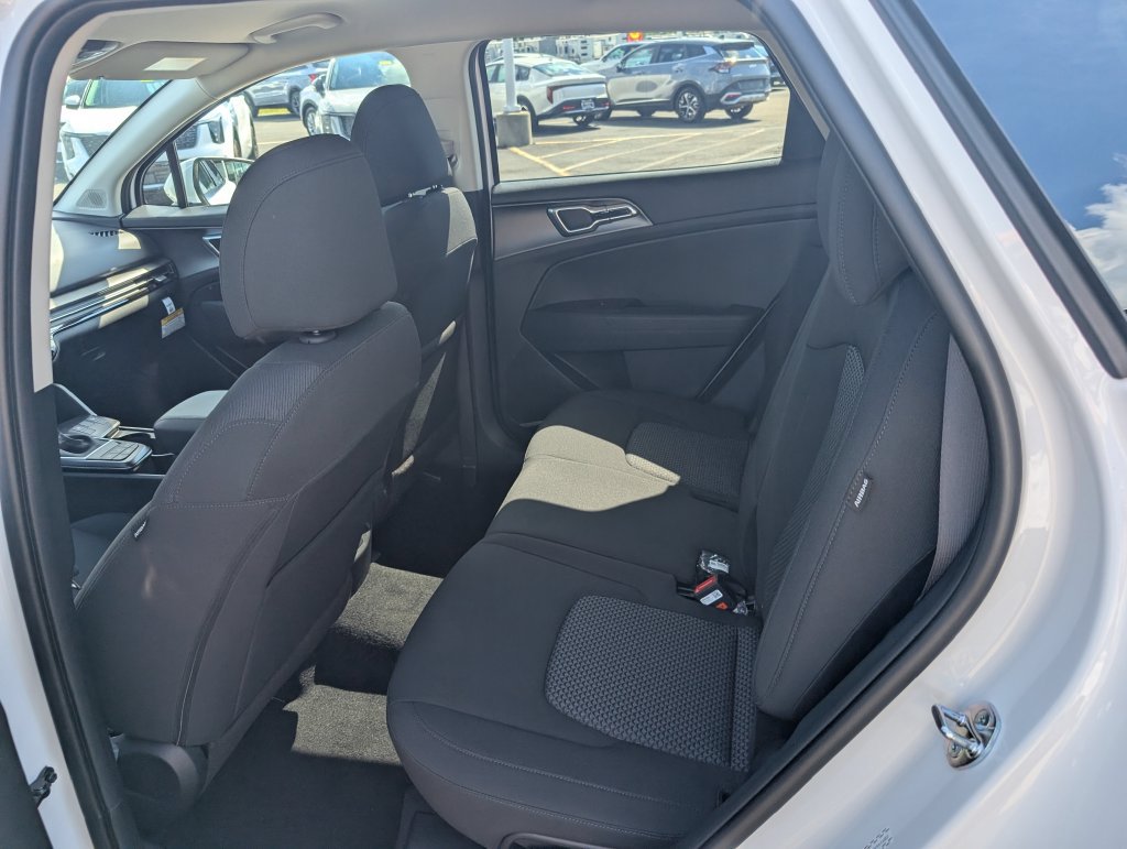 New 2026 Kia Sportage LX w/ LX Convenience Package AWD/4WD image 9