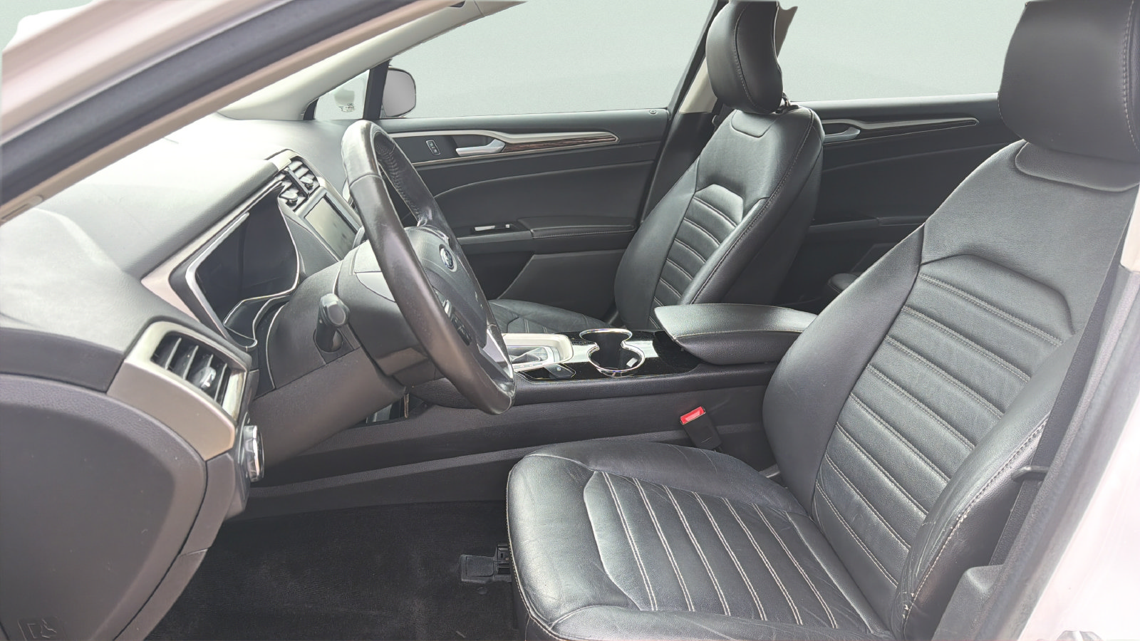 Used 2014 Ford Fusion SE w/ Equipment Group 202A FWD image 9
