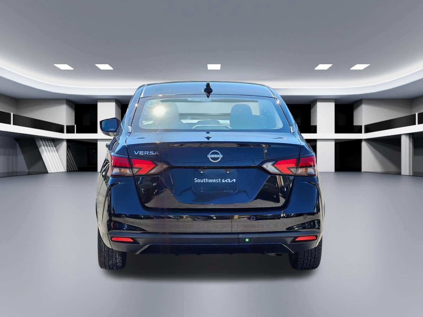 Used 2025 Nissan Versa SV FWD image 5
