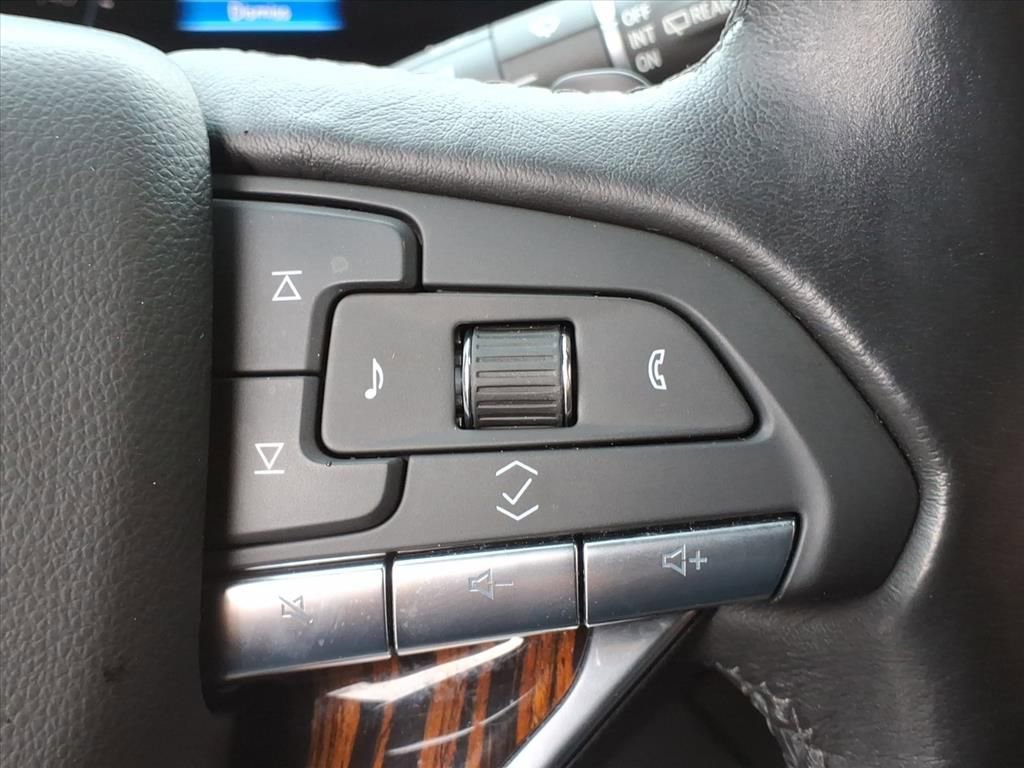 Used 2021 Cadillac Escalade Premium Luxury image 20