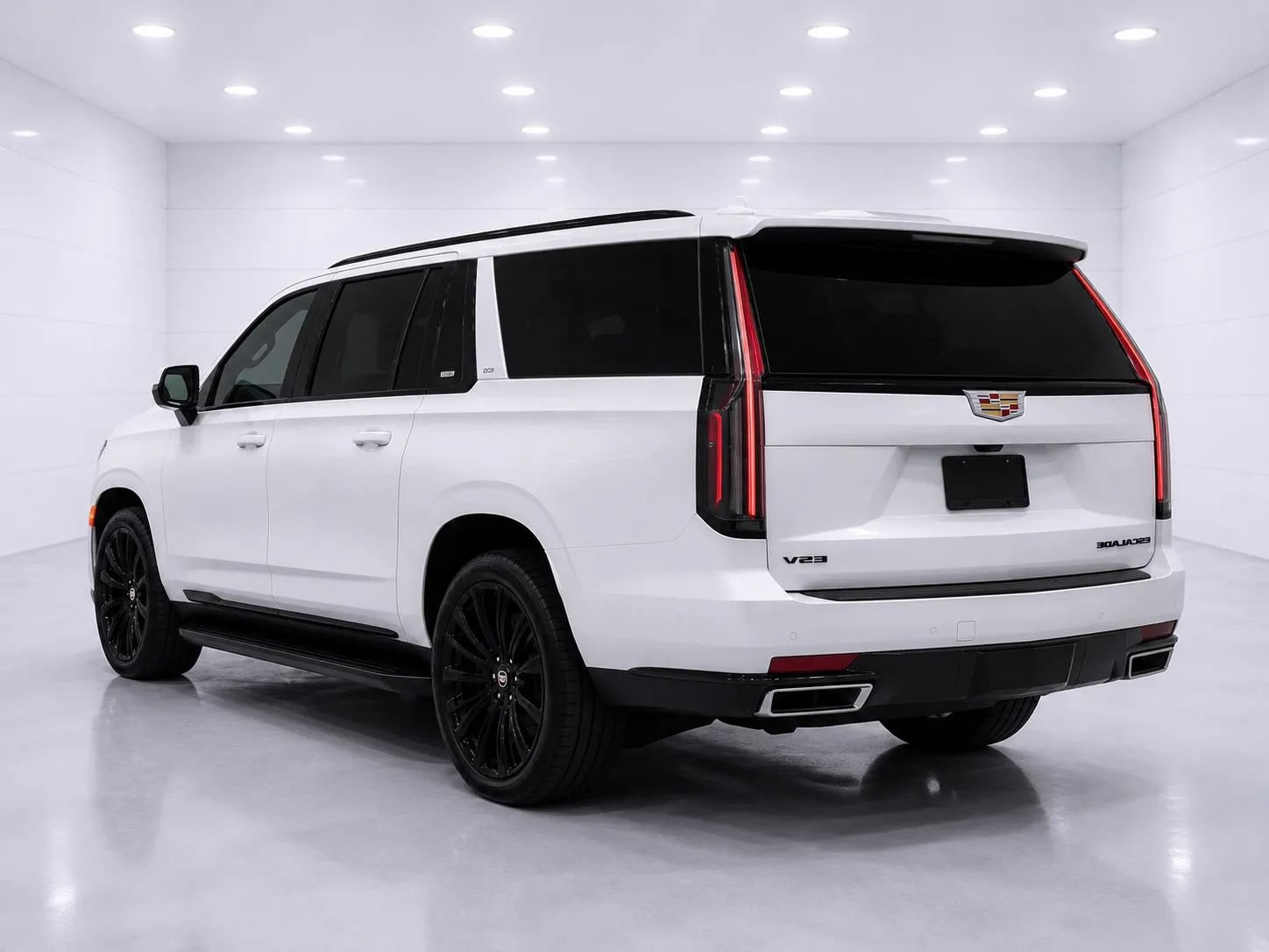 Used 2022 Cadillac Escalade ESV Sport w/ Touring Package AWD/4WD image 3