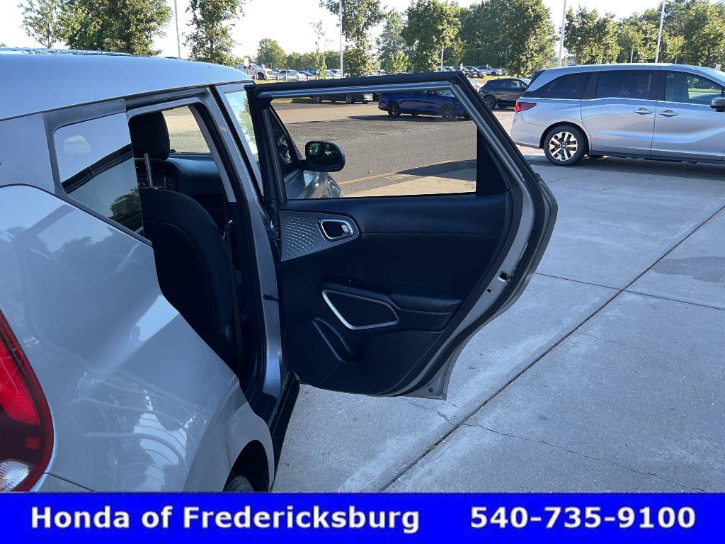 Used 2022 Kia Soul LX w/ Technology Package FWD image 17