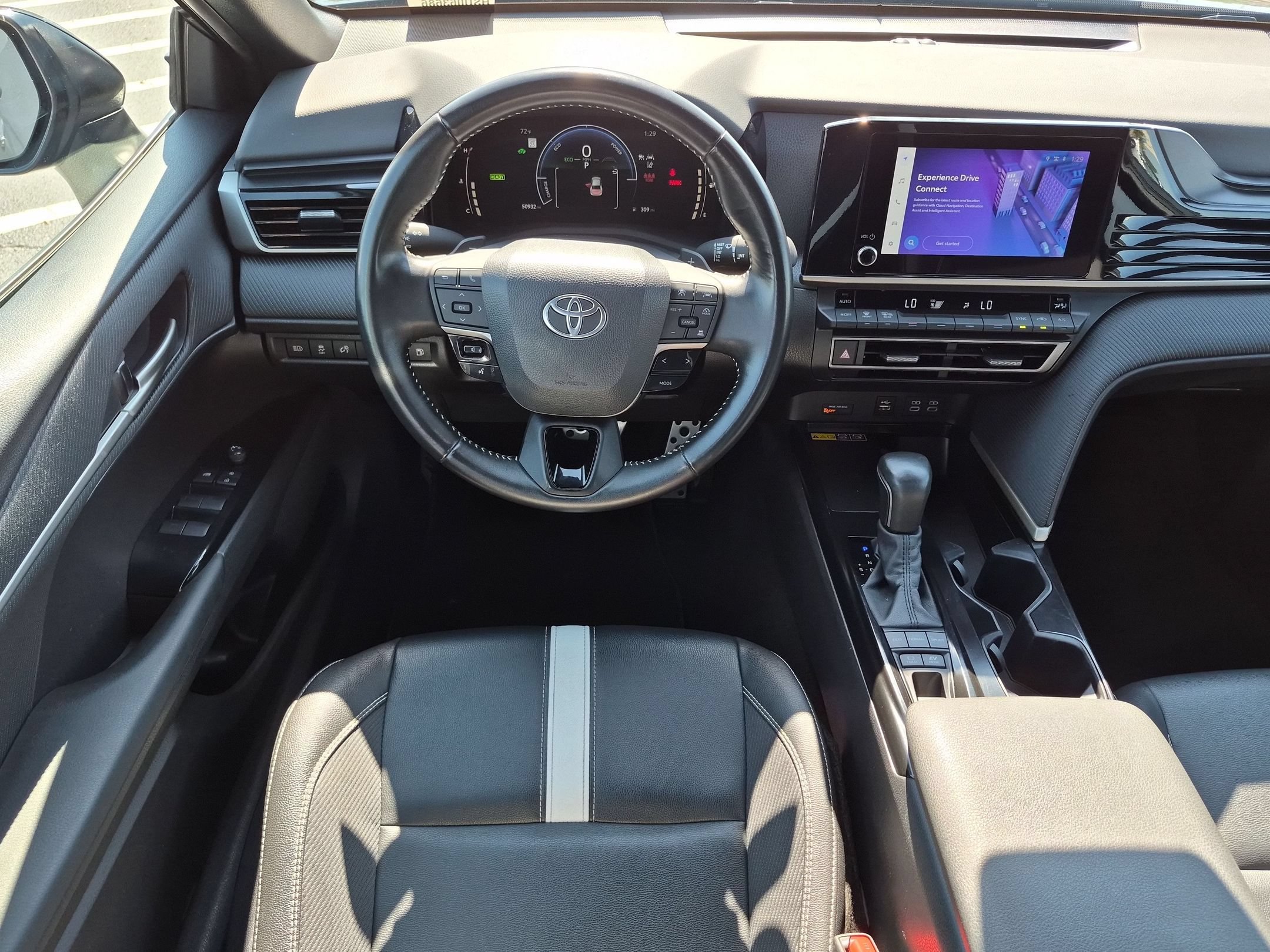 Used 2025 Toyota Camry SE FWD image 31