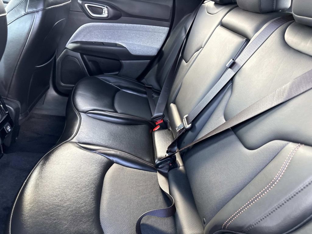 Used 2023 Jeep Compass Latitude image 13