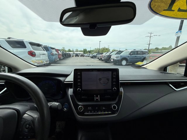 Used 2021 Toyota Corolla LE w/ Carpet Mat Package (TMS) FWD image 2