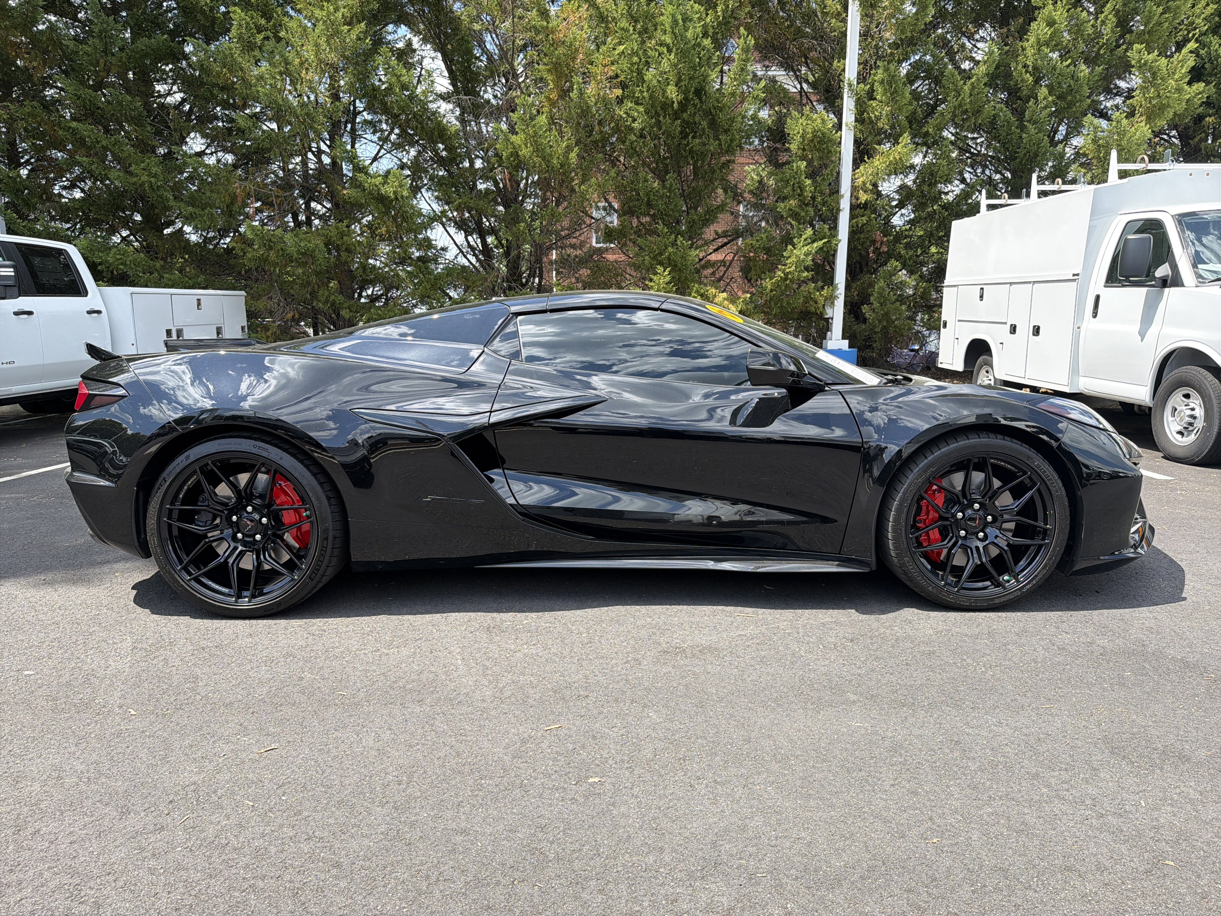 Used 2025 Chevrolet Corvette Z06 RWD image 11