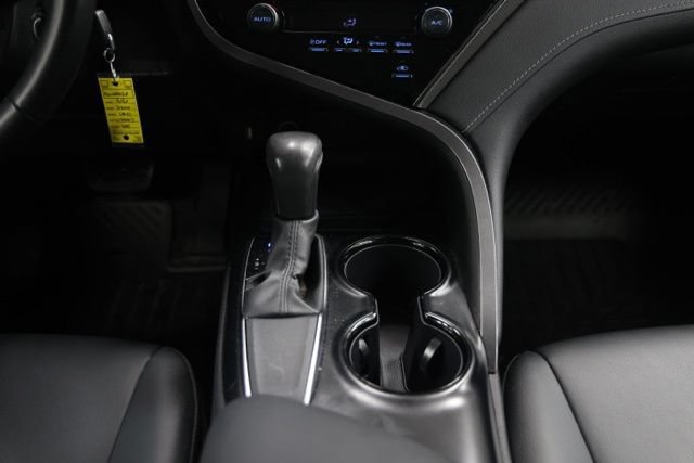 Used 2020 Toyota Camry SE FWD image 31
