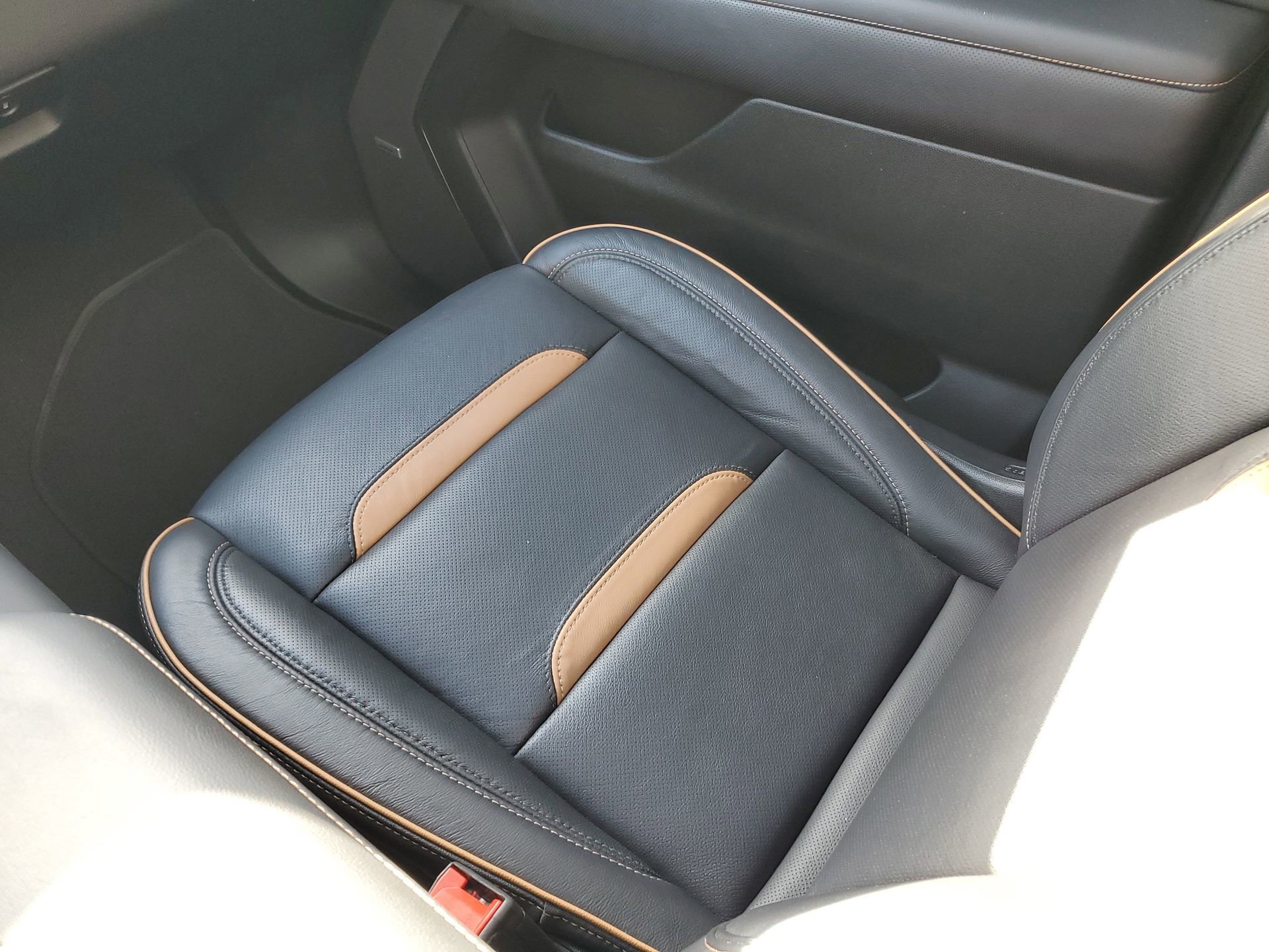 Used 2024 GMC Yukon AT4 w/ Technology Package image 18