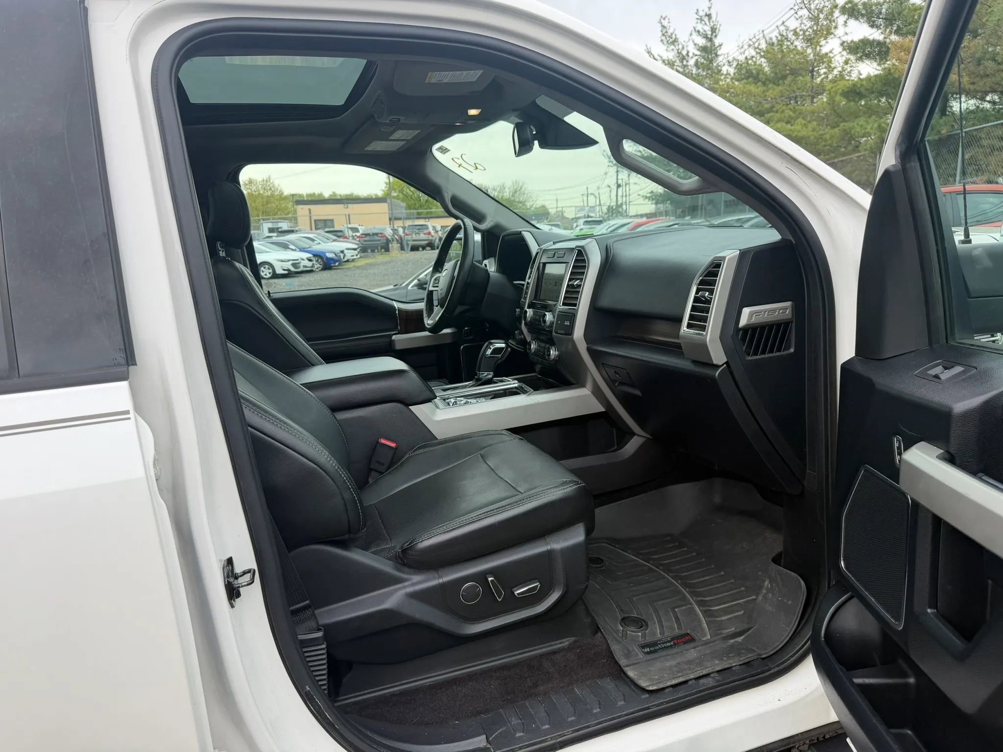 Used 2016 Ford F150 Lariat w/ Equipment Group 502A Luxury AWD/4WD image 29