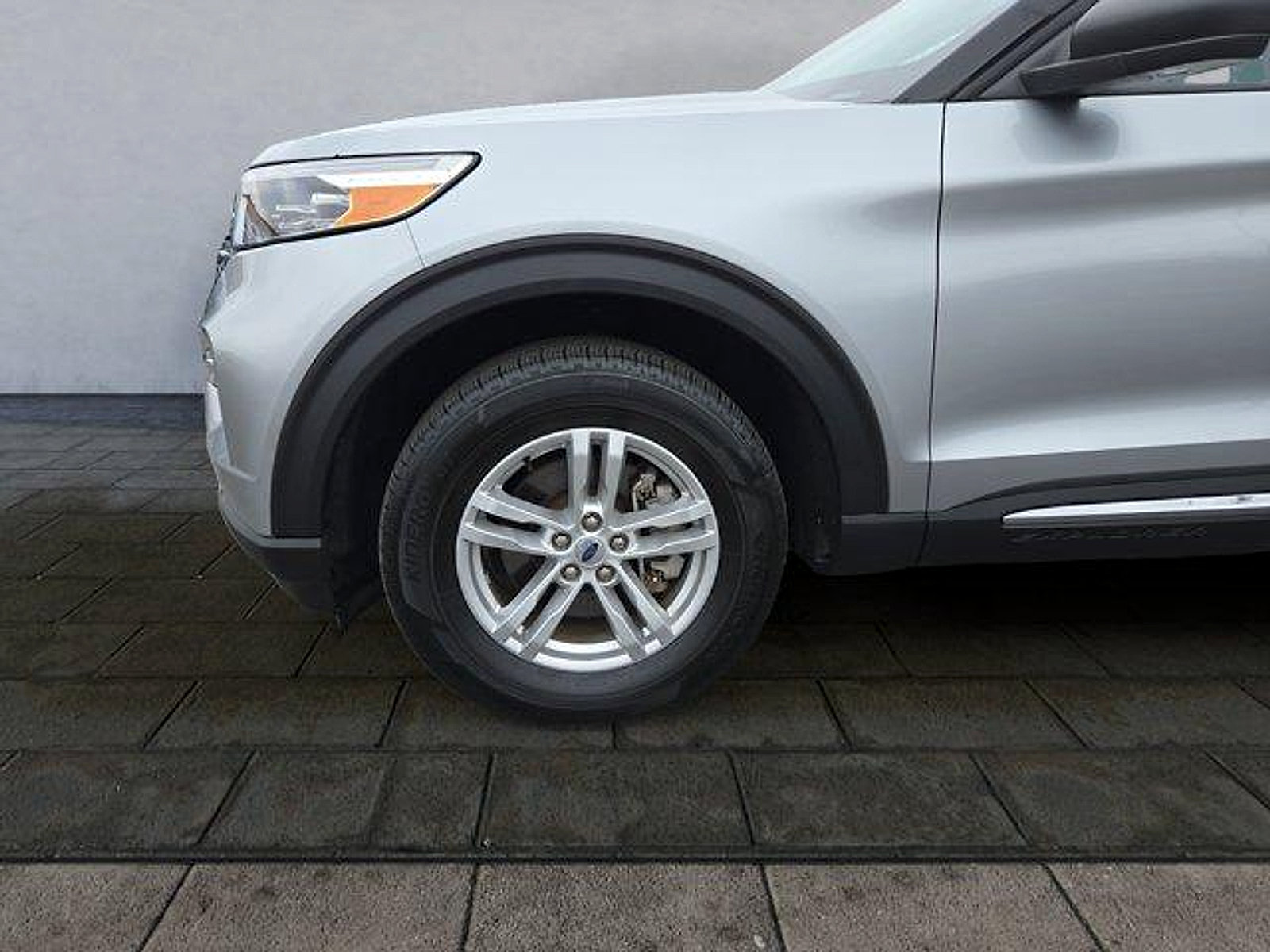 Certified 2023 Ford Explorer XLT w/ Equipment Group 202A AWD/4WD image 26