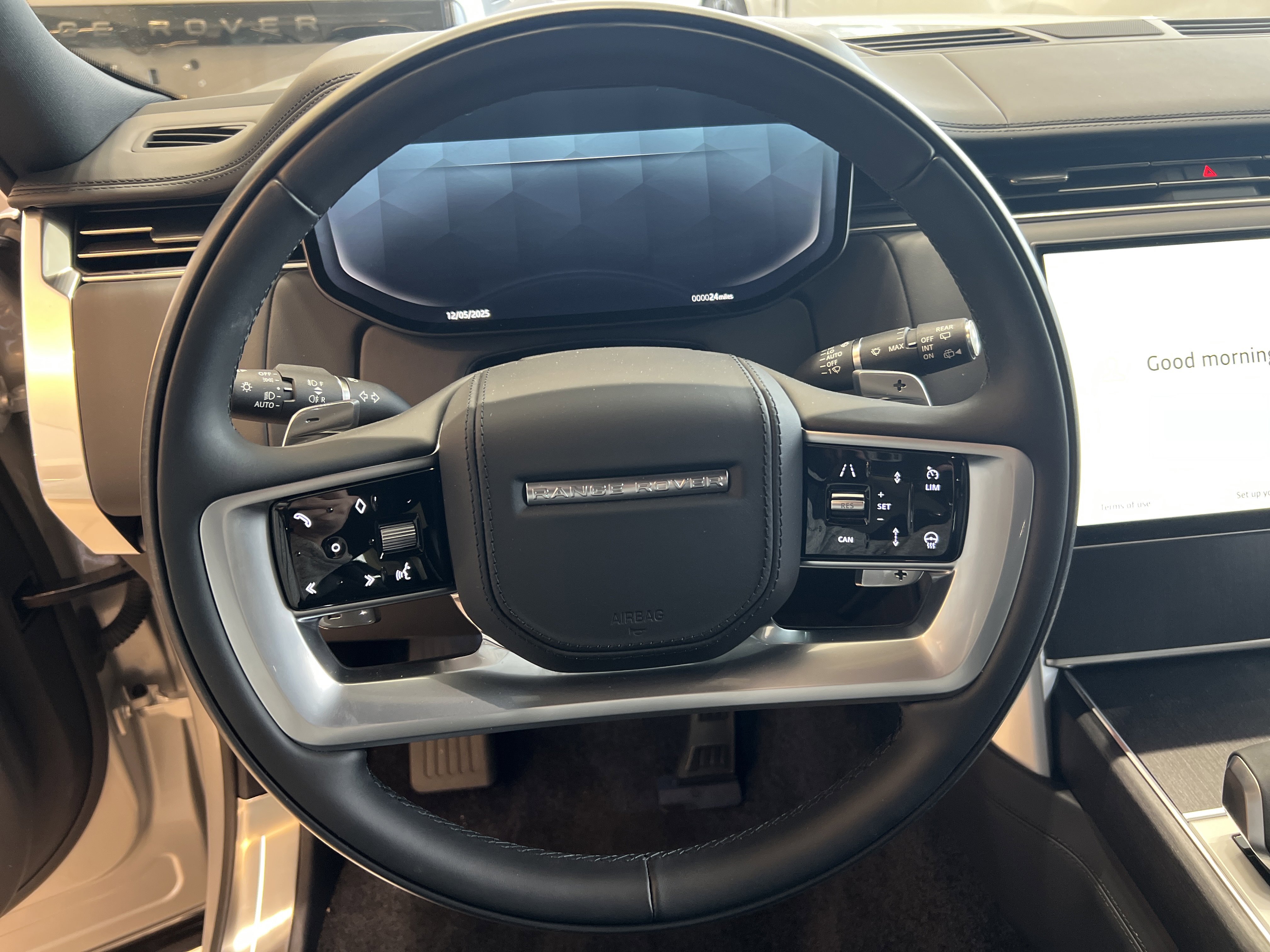 New 2025 Land Rover Range Rover Long Wheelbase SE image 9