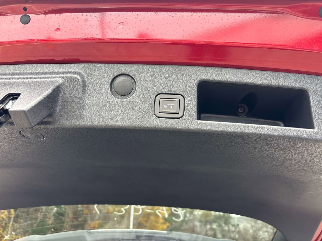 New 2026 GMC Terrain AT4 w/ LPO, Black Badging Package image 4