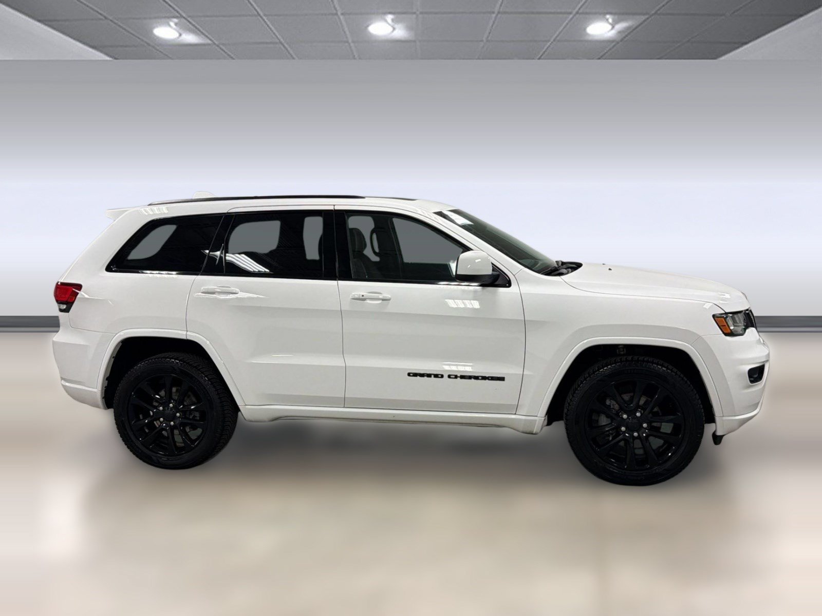 Used 2020 Jeep Grand Cherokee Altitude AWD/4WD image 8