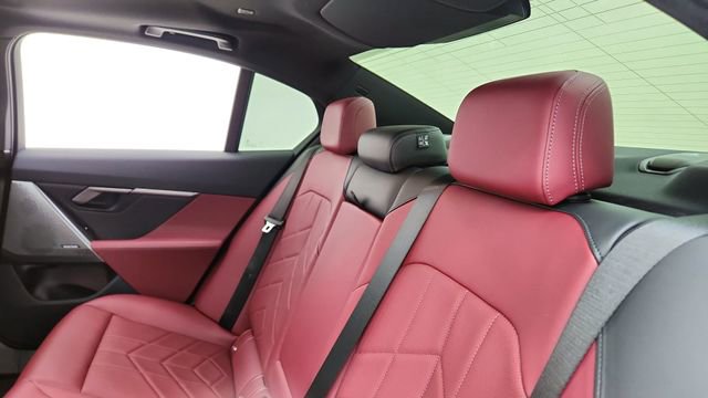 Used 2025 BMW i5 xDrive40 image 30