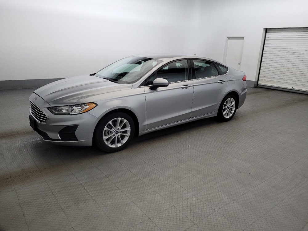 Used 2020 Ford Fusion SE FWD image 2