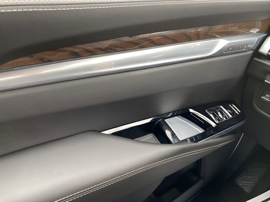 Used 2025 Cadillac Escalade Sport Platinum w/ LPO, ONYX Package image 28