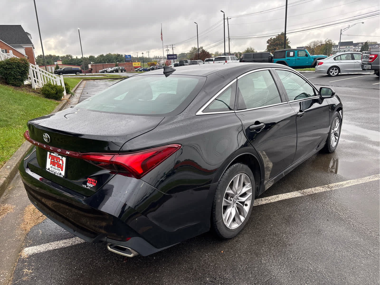 Used 2021 Toyota Avalon XLE w/ Moonroof Package