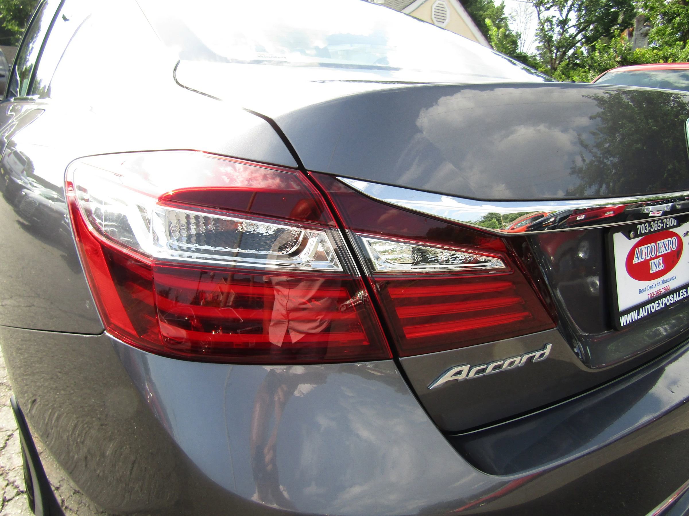 Used 2017 Honda Accord EX-L image 11