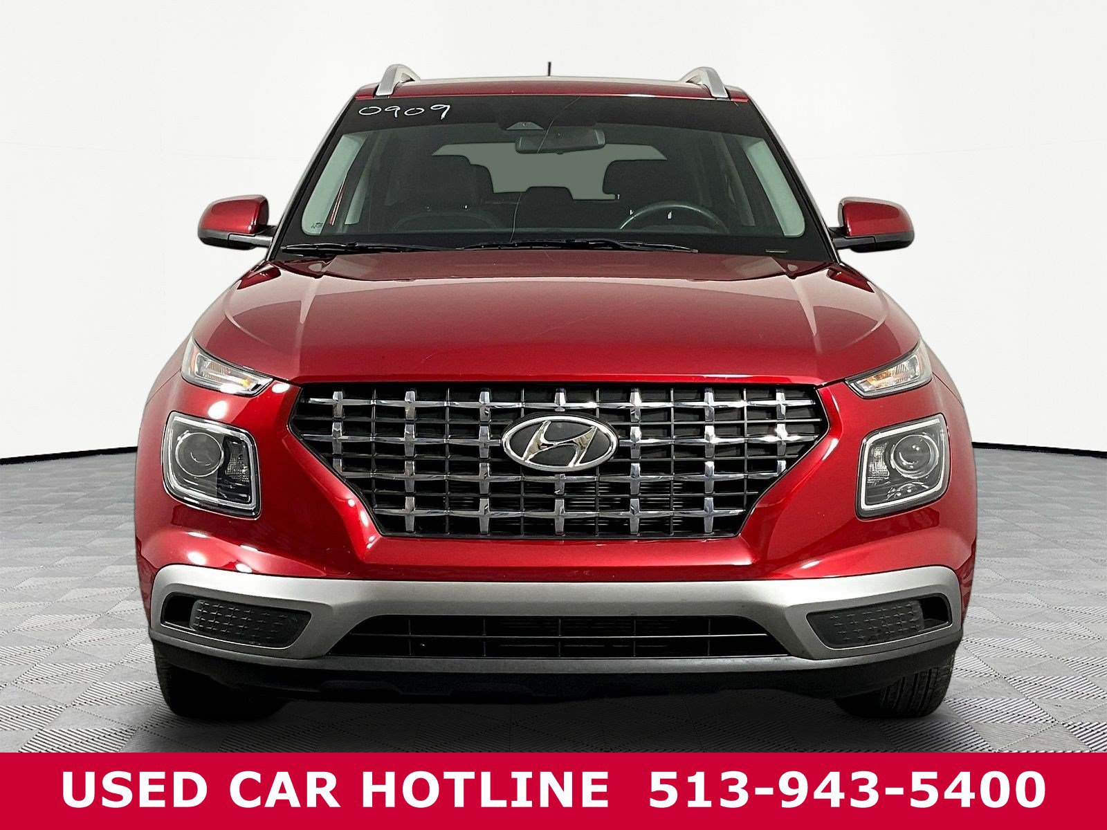 Used 2025 Hyundai Venue SEL FWD image 2