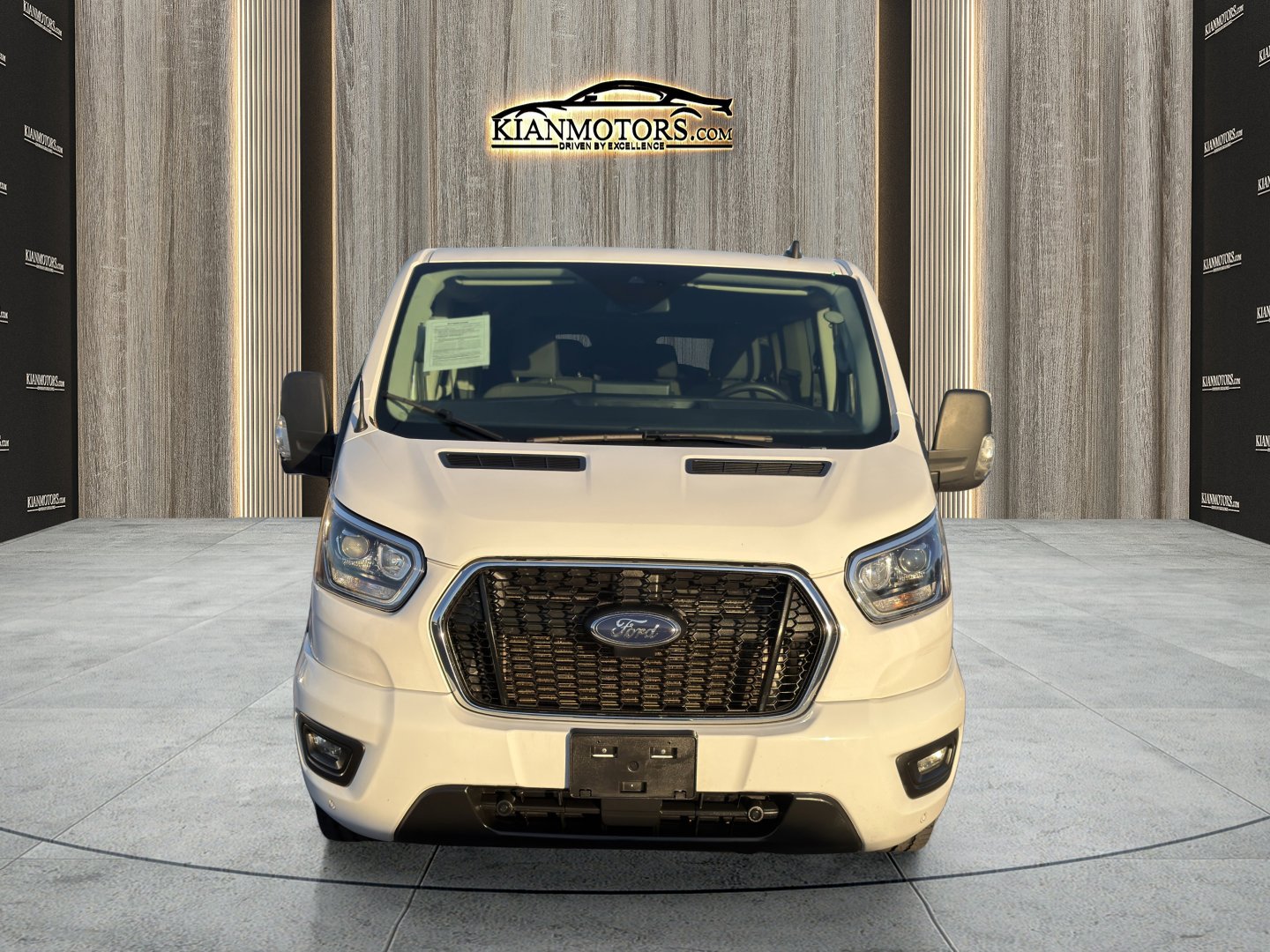 Used 2023 Ford Transit 350 XLT image 2