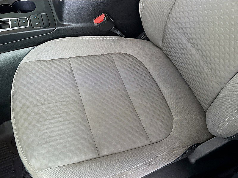 Used 2020 Ford Escape SE image 20