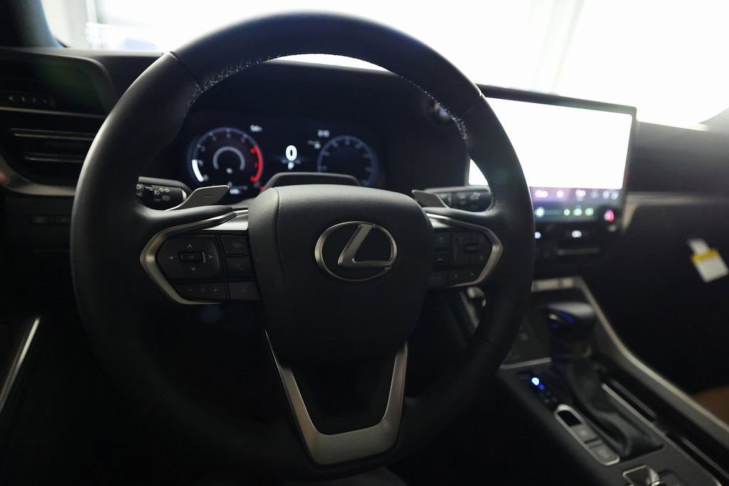 Used 2025 Lexus GX 550 w/ Accessory Package (Z1) image 24