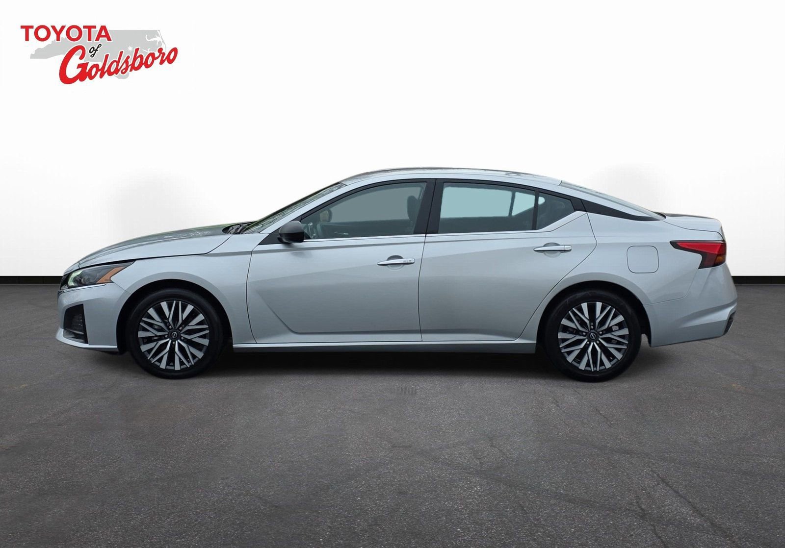 Used 2024 Nissan Altima 2.5 SV image 8