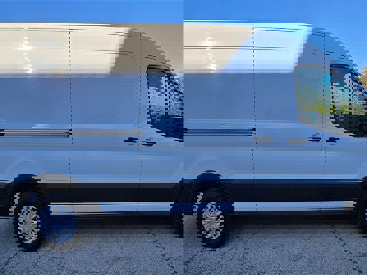 Used 2022 Ford E-Transit Medium Roof image 8