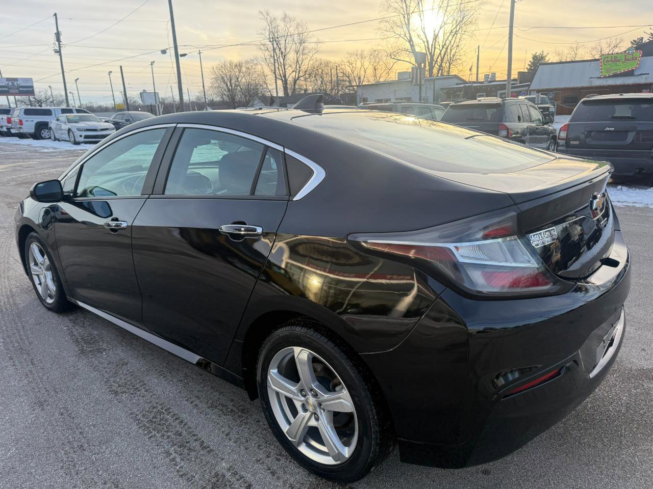 Used 2018 Chevrolet Volt LT w/ Comfort Package image 3
