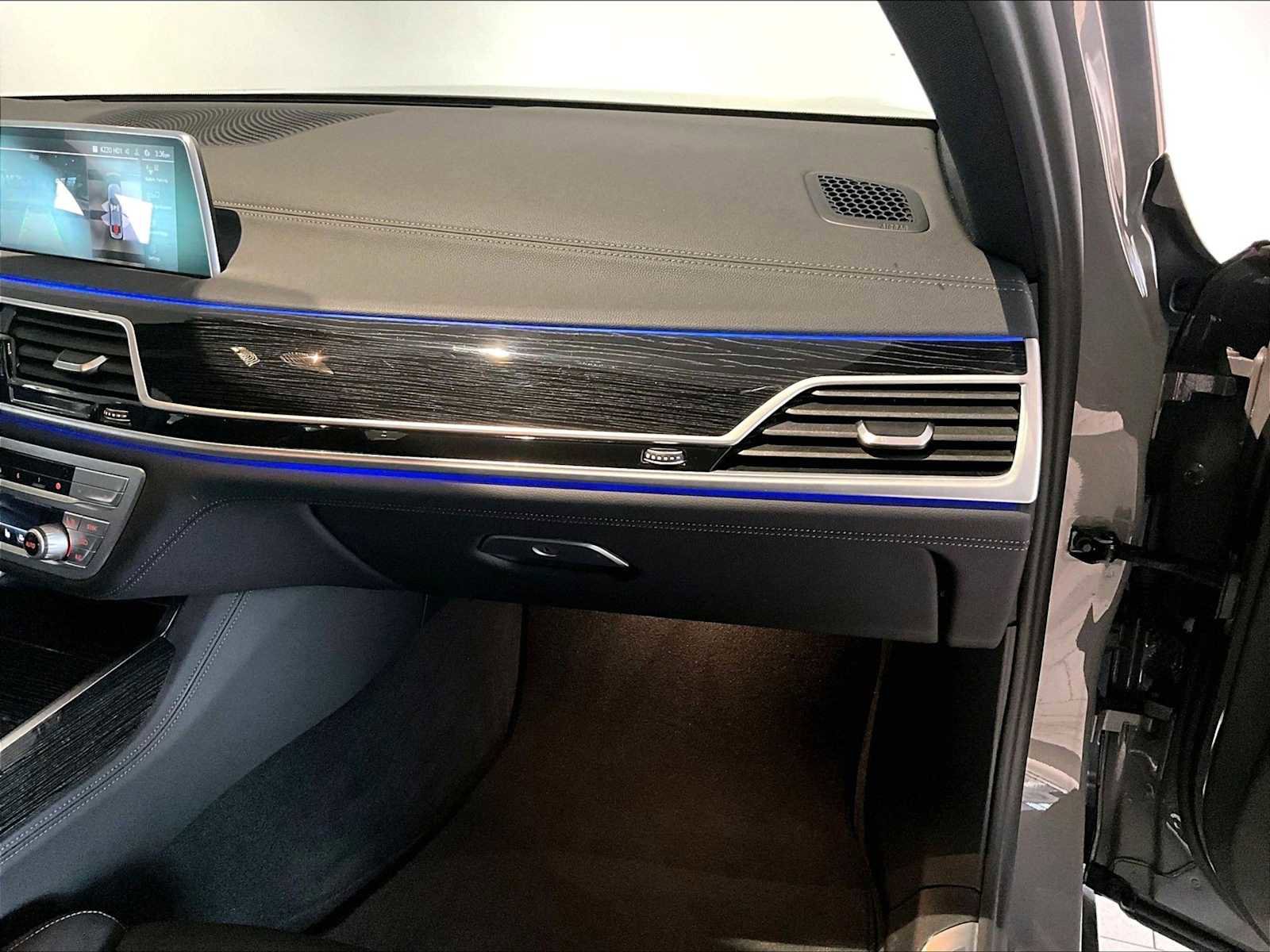 Used 2022 BMW 750i xDrive w/ M Sport Package image 23