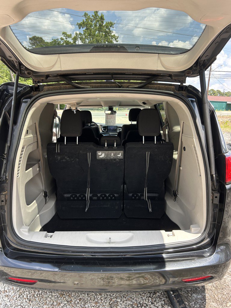 Used 2017 Chrysler Pacifica Touring FWD image 27