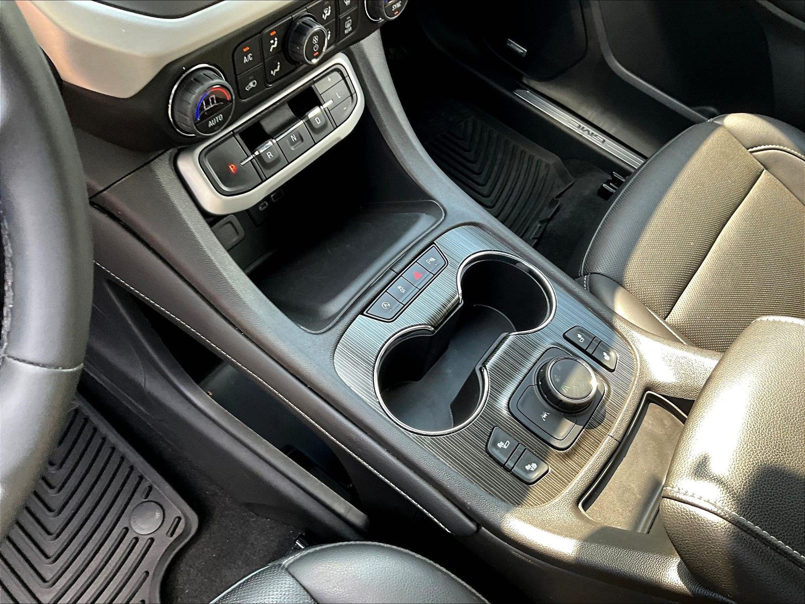 Used 2023 GMC Acadia SLT w/ Elevation Edition FWD image 18