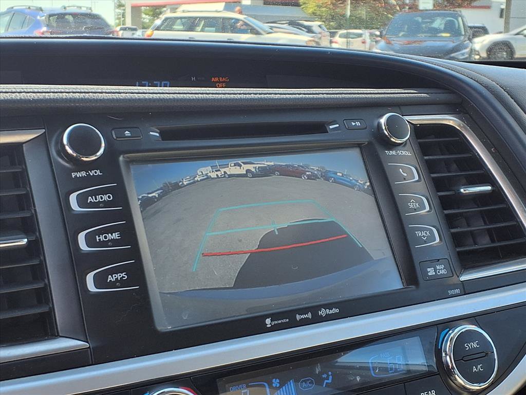 Used 2019 Toyota Highlander XLE image 17
