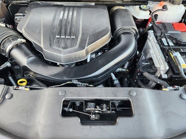 Used 2025 Chevrolet Traverse LT image 32