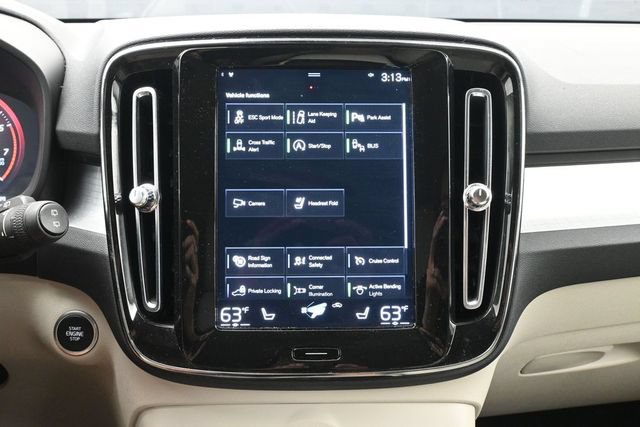 Used 2022 Volvo XC40 T4 Momentum FWD image 19