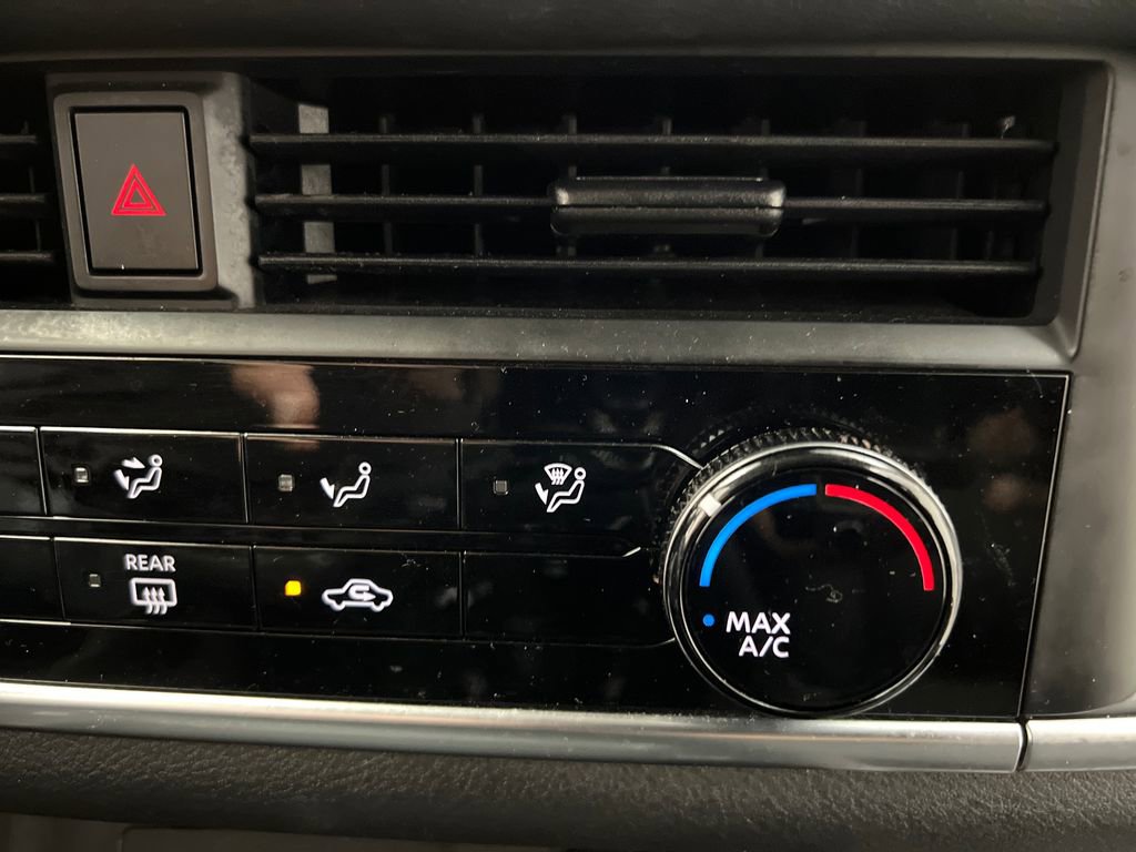 Used 2024 Nissan Rogue S FWD image 47