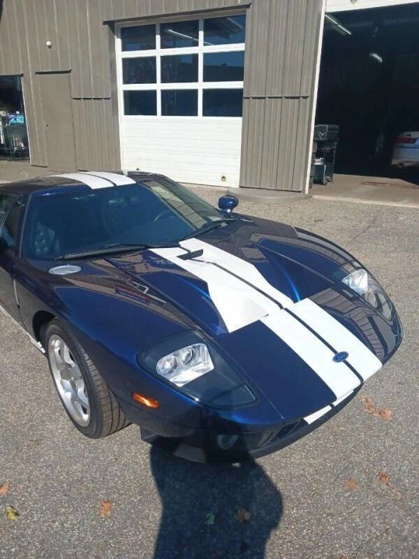 Used 2005 Ford GT RWD image 2