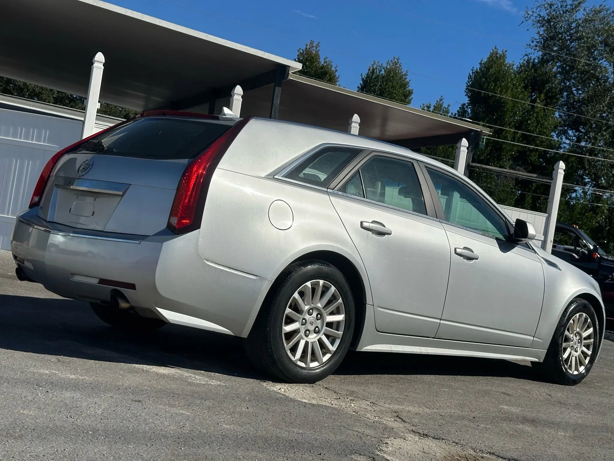 Used 2010 Cadillac CTS Wagon RWD image 4