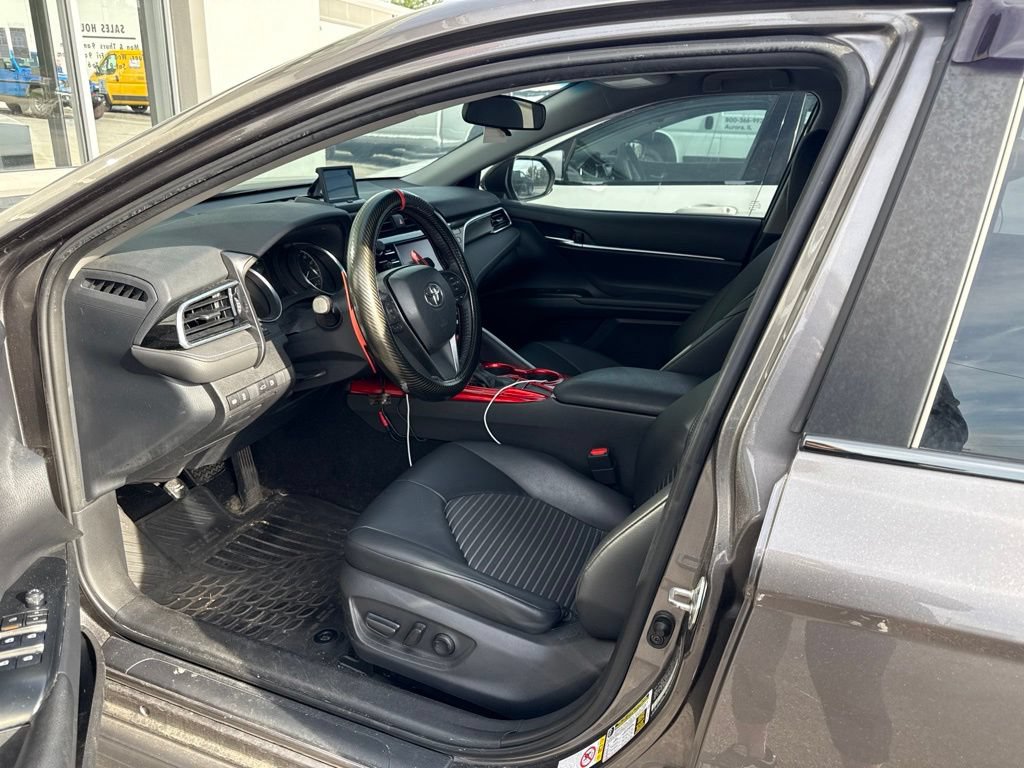 Used 2018 Toyota Camry SE FWD image 6