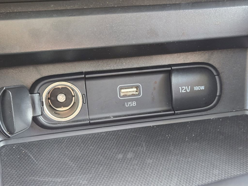 Certified 2025 Kia Soul LX w/ LX Technology Package FWD image 22