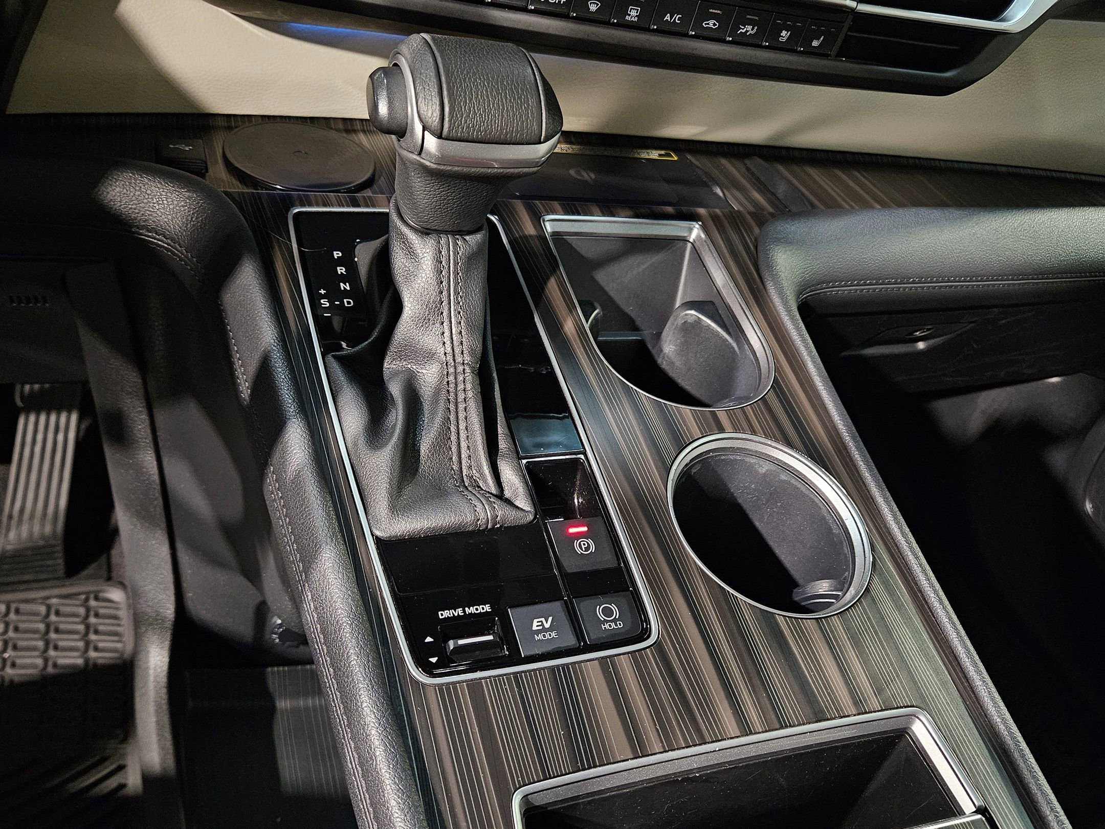 Used 2023 Toyota Sienna Platinum image 34