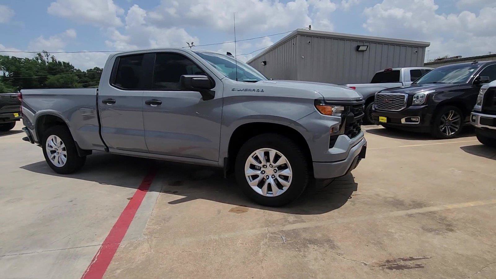 Used 2025 Chevrolet Silverado 1500 Custom RWD image 2