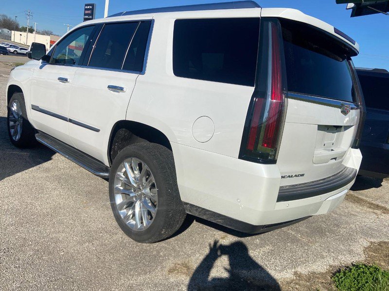 Used 2020 Cadillac Escalade Luxury image 4