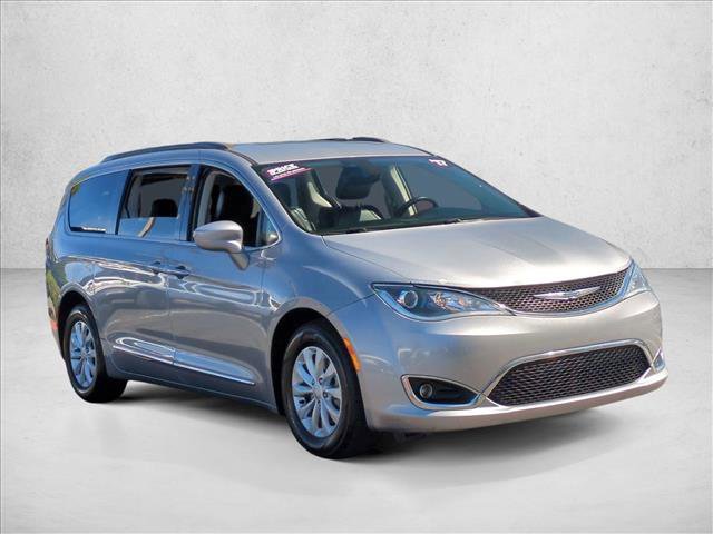 Used 2017 Chrysler Pacifica Touring-L image 3