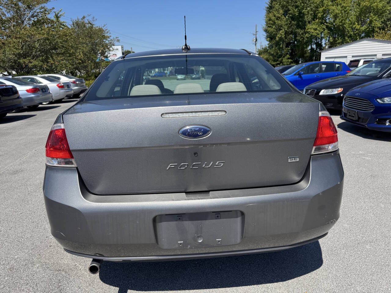 Used 2009 Ford Focus SE FWD image 8
