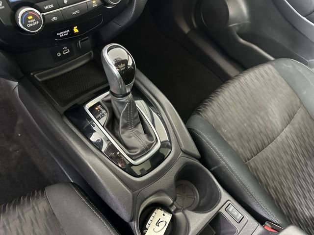 Used 2018 Nissan Rogue SV w/ Sun & Sound Touring Package image 20