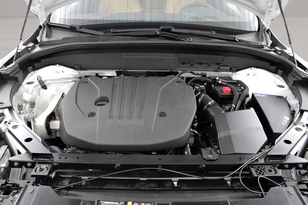 Used 2025 Volvo XC60 B5 Ultra image 43