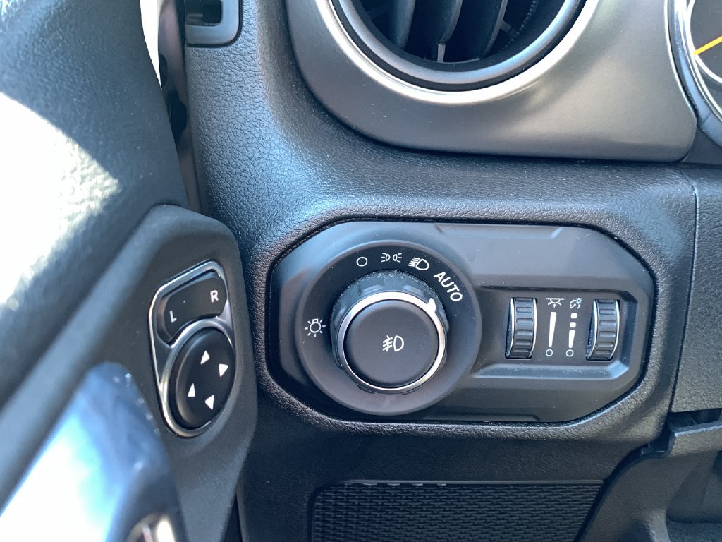 Used 2021 Jeep Wrangler Unlimited Sport AWD/4WD image 33