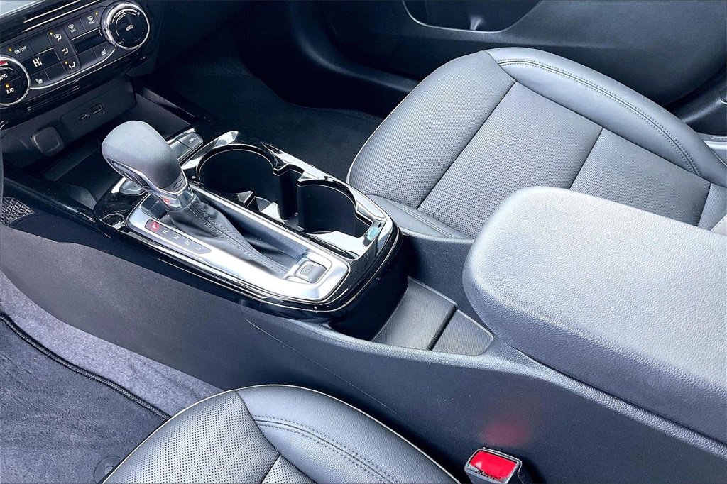 Used 2025 Chevrolet Trax ACTIV w/ Sunroof Package image 17